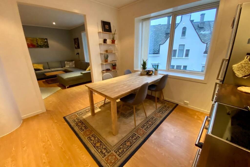 Nice And Central Apartment In Quiet Area Alesund Ngoại thất bức ảnh
