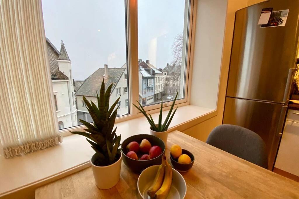 Nice And Central Apartment In Quiet Area Alesund Ngoại thất bức ảnh